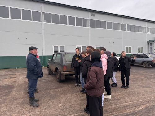 Агрокласс Лаишевского района совершил экскурсию на овощебазу в Нармонку