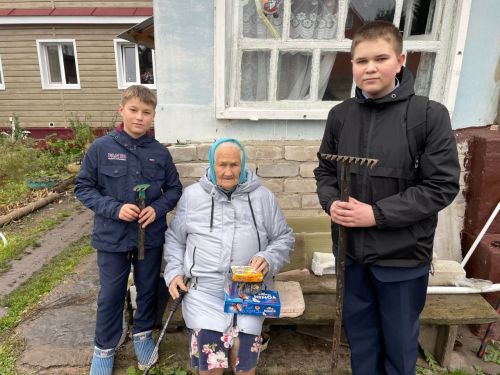 «Неделю добрых дел» семиклассники Лаишевского района начали с помощи пенсионерам