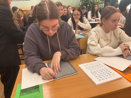 Студенты ЛТЭТ осваивают Брайль