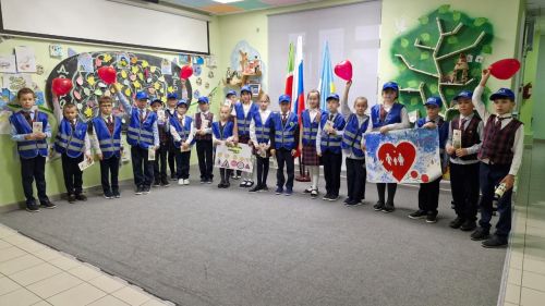 В память о погибших в ДТП зажгли свечи...