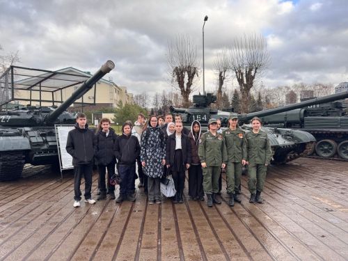 Для учеников Лаишевского района организовали экскурсию в танковое училище