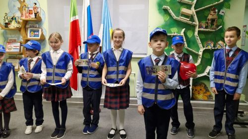 В память о погибших в ДТП зажгли свечи...