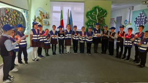 В память о погибших в ДТП зажгли свечи...