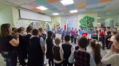В память о погибших в ДТП зажгли свечи...