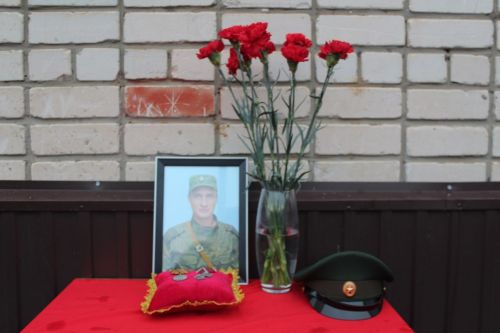 В селе Нармонка Лаишевского района открыли мемориальную доску в честь погибшего воина СВО