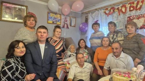 Карадүледән Екатерина Доронина үзенең 100 еллыгын билгеләп үтте.