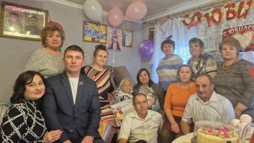 Карадүледән Екатерина Доронина үзенең 100 еллыгын билгеләп үтте.