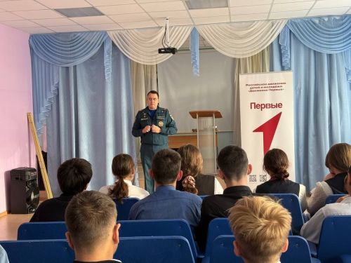 Учащимся Лаишевского района рассказали, как пользоваться огнетушителем