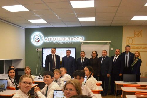 Марат Зяббаров за партой нового агрокласса