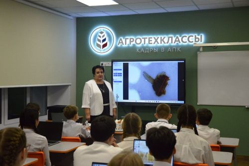 Марат Зяббаров за партой нового агрокласса
