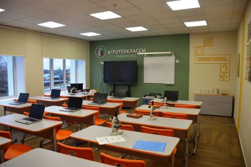 Марат Зяббаров за партой нового агрокласса