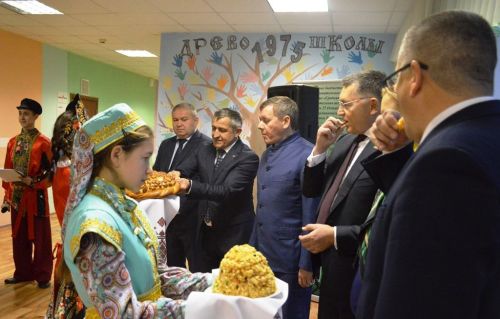 Марат Җәббаров агрокласс партасы артында