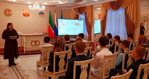Лаишевские школьники подписали открытки для участников СВО