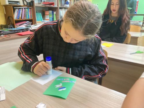 В День народного единства подростки Лаишевского района приготовили подарки для участников СВО