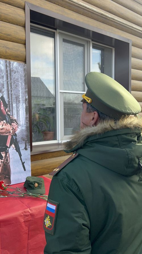 Мемориал открыт: Память о герое СВО Александре Ключникове увековечена