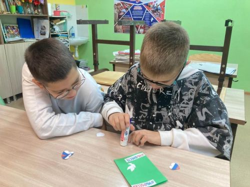 Халыклар бердәмлеге көнендә Лаеш районы яшүсмерләре МХО катнашучылары өчен бүләкләр әзерләделәр