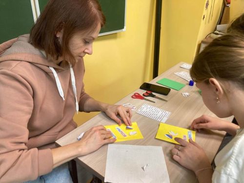 Халыклар бердәмлеге көнендә Лаеш районы яшүсмерләре МХО катнашучылары өчен бүләкләр әзерләделәр