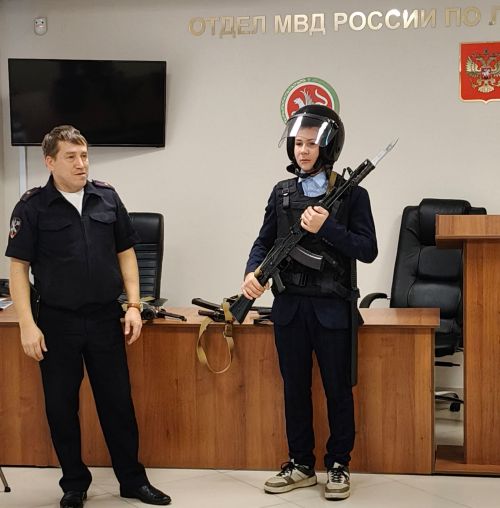 Учащиеся Лаишевской школы №2 почтили память сотрудников органов внутренних дел