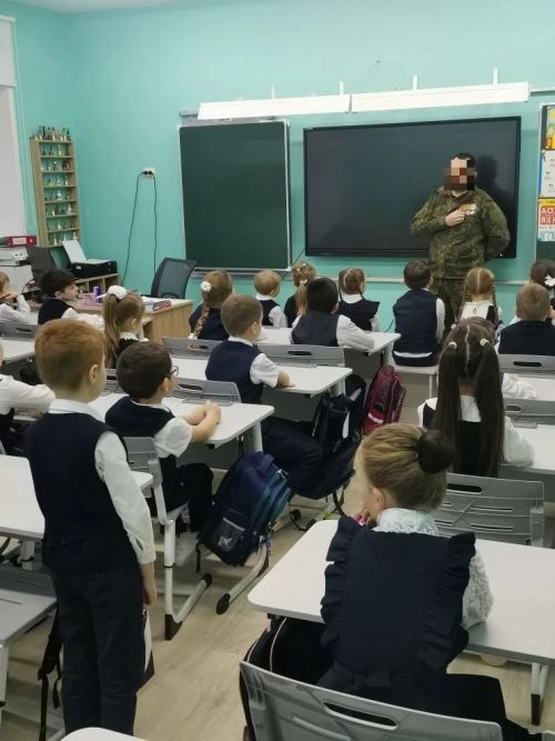 Первоклассники Лаишевского района познакомились с участником СВО