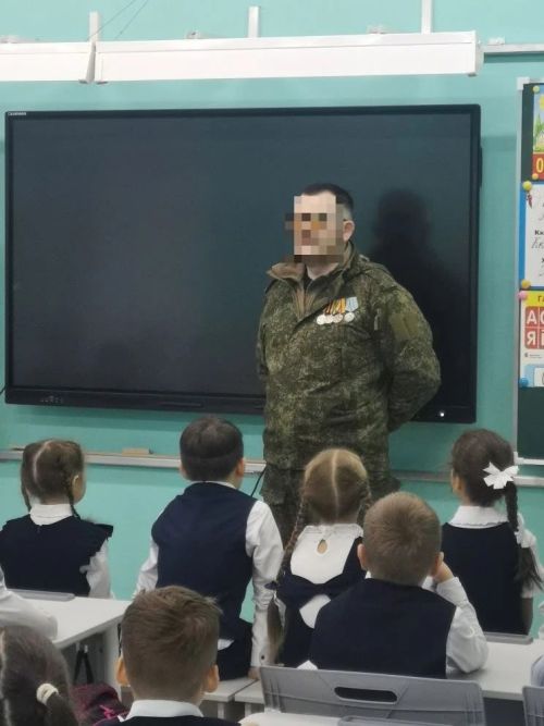 Первоклассники Лаишевского района познакомились с участником СВО