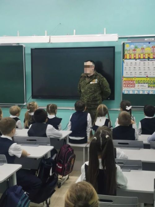 Первоклассники Лаишевского района познакомились с участником СВО