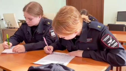 Студенты ЛТЭТ написали письма участникам СВО