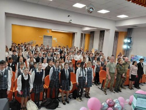 Лаеш районы лицейчыларының «Обозник» халык гуманитар төркеме белән очрашуы