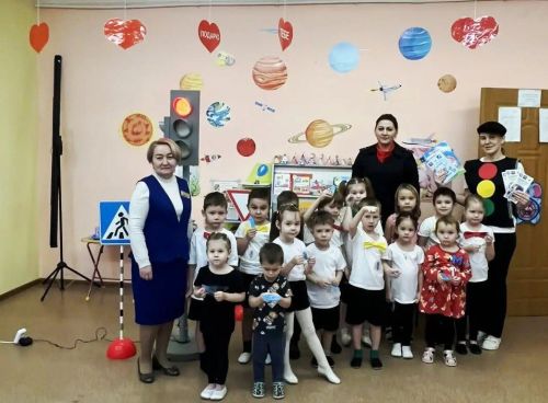 От викторины до автокласса: как лаишевских дошкольников учили правилам дорожного движения