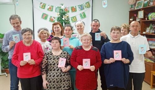 Для лаишевских получателей социальных услуг провели новогодний мастер-класс
