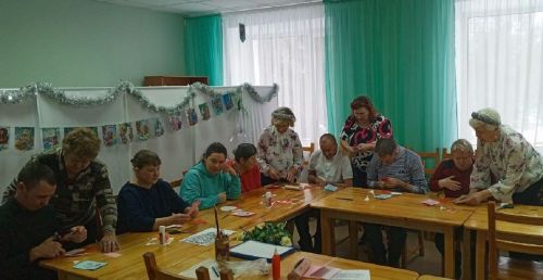 Для лаишевских получателей социальных услуг провели новогодний мастер-класс