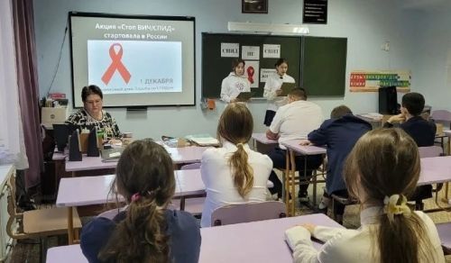 Активисты Лаишевского района организовали акцию «Красная лента»