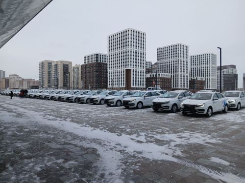 Рустам Минниханов вручил ключи от автомобилей районным СМИ Татарстана