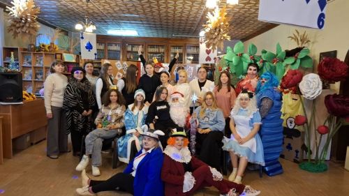 Библио-квест «Алиса в стране новогодних чудес, или Новый год наоборот»
