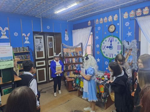 Библио-квест «Алиса в стране новогодних чудес, или Новый год наоборот»