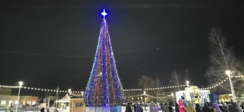 Лаеш районының төп чыршысы утларын кабызды