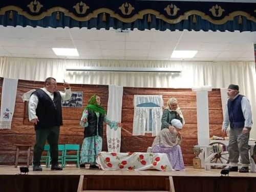Имәнкискәдә «Яра» эмоциональ спектакле көлү дә, күз яшьләре дә уятты