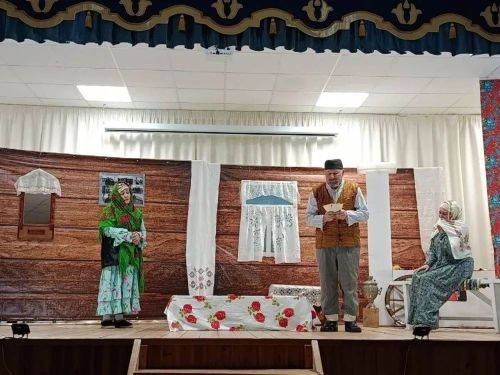Имәнкискәдә «Яра» эмоциональ спектакле көлү дә, күз яшьләре дә уятты