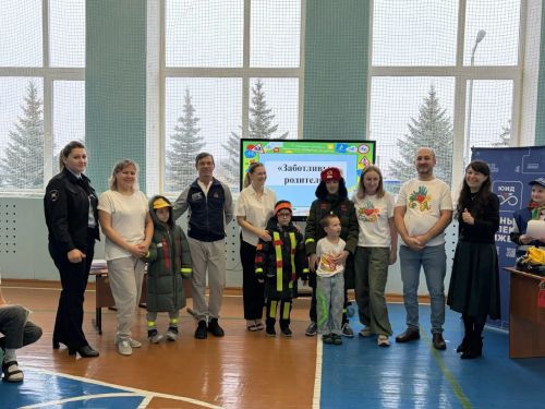 Праздник по ПДД «Папа, мама и я — ПДДшная семья!» в Пелевской школе собрал креативные семьи
