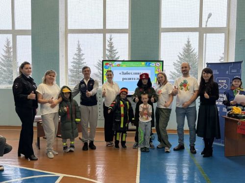 Праздник по ПДД «Папа, мама и я — ПДДшная семья!» в Пелевской школе собрал креативные семьи