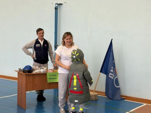 Праздник по ПДД «Папа, мама и я — ПДДшная семья!» в Пелевской школе собрал креативные семьи