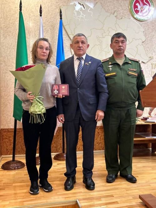 Лаеш районында МХО геройлары гаиләләренә Батырлык орденнары тапшырдылар