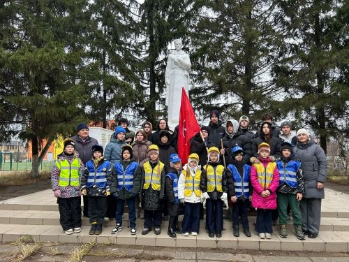 Юнармейцы Лаишевского района привели в порядок памятник погибшим воинам