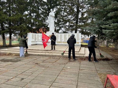 Юнармейцы Лаишевского района привели в порядок памятник погибшим воинам