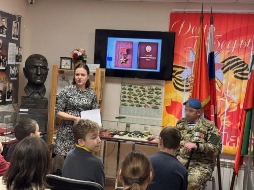 Воспитанники Лаишевского реабилитационного центра встретились с участником СВО