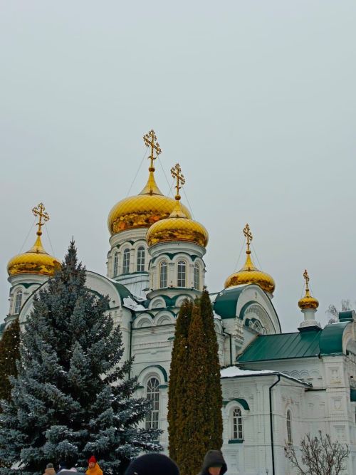 Золотые купола Раифского монастыря: красота и умиротворение