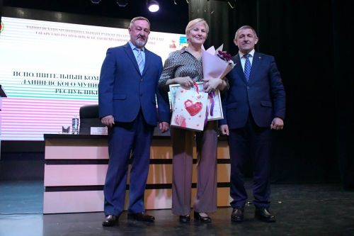 Кичә район мәдәният йортында район башлыгы район үзәгендә яшәүчеләр белән очрашты.