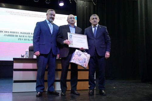 Кичә район мәдәният йортында район башлыгы район үзәгендә яшәүчеләр белән очрашты.