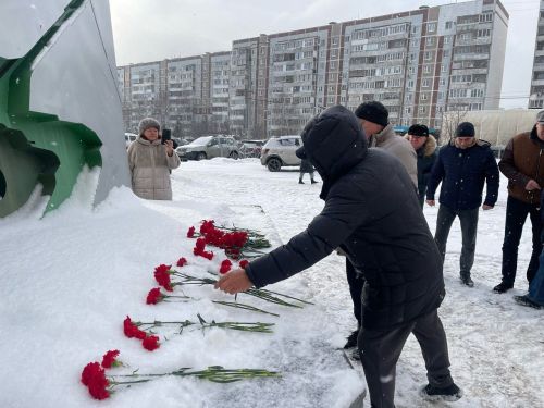 Юнармейцы Лаишевского района возложили цветы к мемориалу героям-танкистам