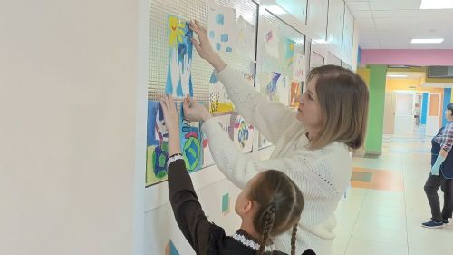 Лаеш районы мәктәбендә рәсемнәр күргәзмәсен сугышчы-интернационалистлар истәлегенә багышладылар