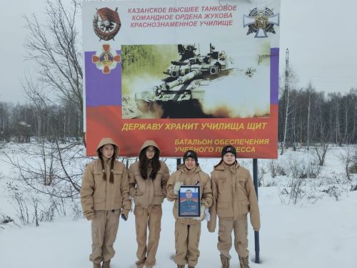 Юнармейцы Лаишевского района возложили цветы к мемориалу героям-танкистам